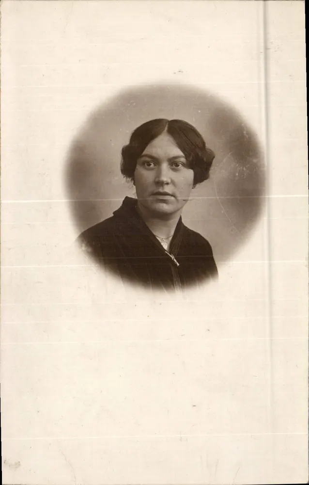 Retrato de uma mulher — editor R. Guillermont, Paris - Frente