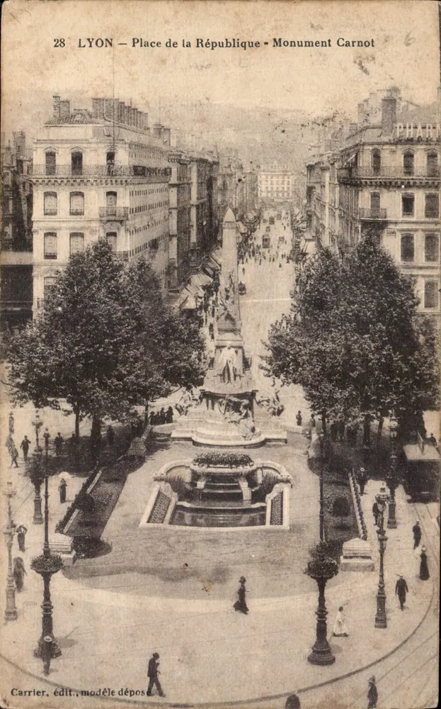 LYON — Plaza de la República — Monumento Carnot — Carrier, editor, modelo depositado - Anverso