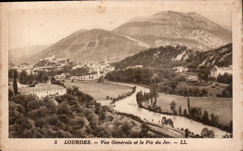 Lourdes — Vista Geral e o Pic du Jer — LL. - Frente
