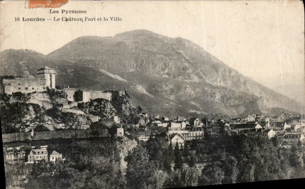 Lourdes — Der befestigte Schloss und die Stadt — Verlag: Les Pyrénées, Nr. 10 - Vorderseite