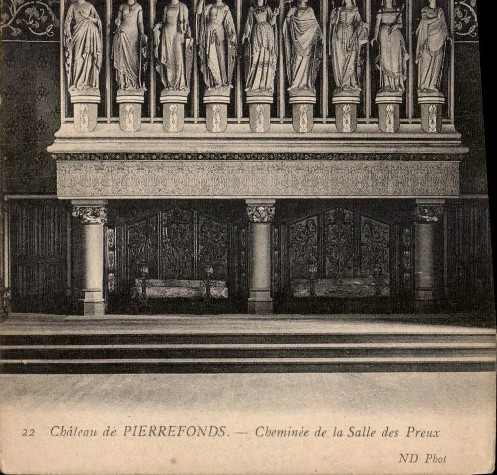 Schloss PIERREFONDS — Kamin der Salle des Preux - Vorderseite