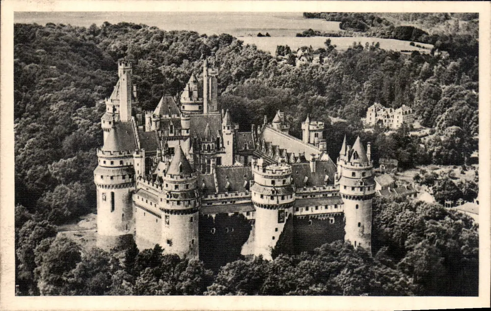 Castelo de Pierrefonds — Vista geral — Serv. Comercial Monuments Historiques, Paris - Frente