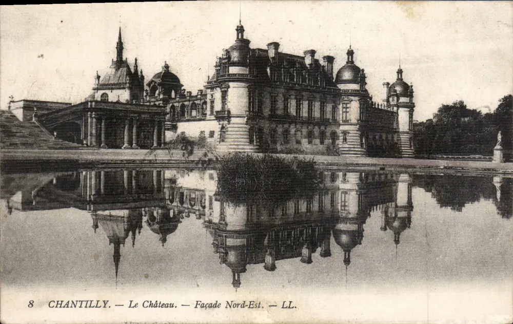 Chantilly — O Castelo — Fachada Nordeste — LL. - Frente