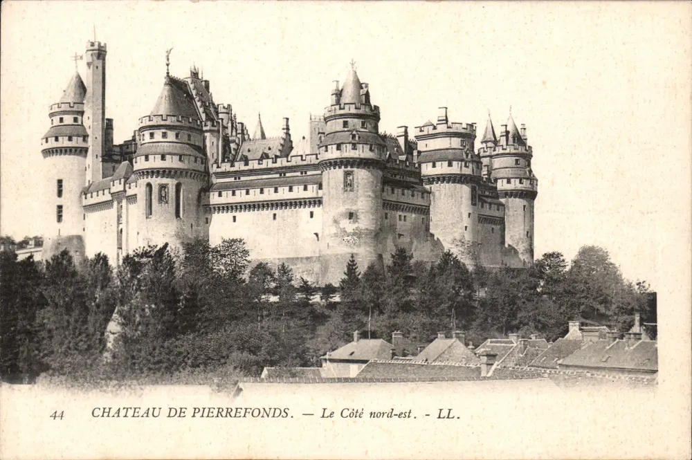 Castelo de Pierrefonds — Lado nordeste — LL. - Frente