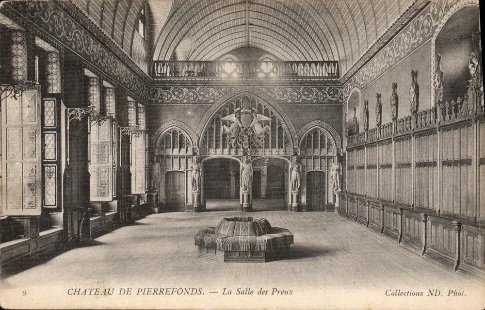 Château de Pierrefonds — La Salle des Preux — Collections ND. Phot. - Recto