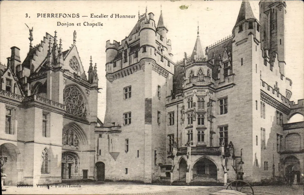 Pierrefonds — Escada de Honra, Torre de Vigia e Capela — Burton Varin, Pierrefonds - Frente