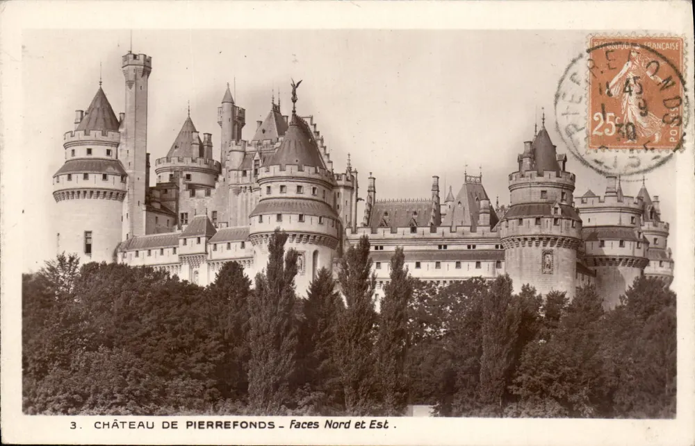 Kasteel van Pierrefonds — Noord- en Oostzijde — Uitgave van Historische Monumenten - Voorkant