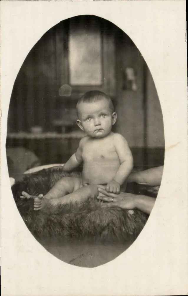 Babbelijn op een vellenkussentje — fotostudio — Antieke ansichtkaart Italiaanse - Voorkant