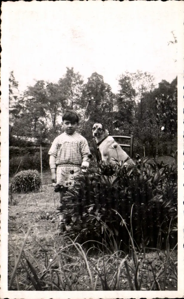 Child and dog in a garden — series number not visible - Front