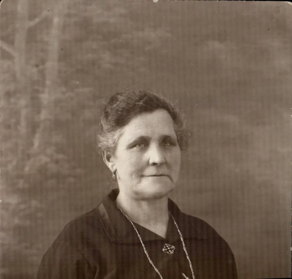Portrait d'une femme âgée — éditeur inconnu, n° de série non visible - Recto