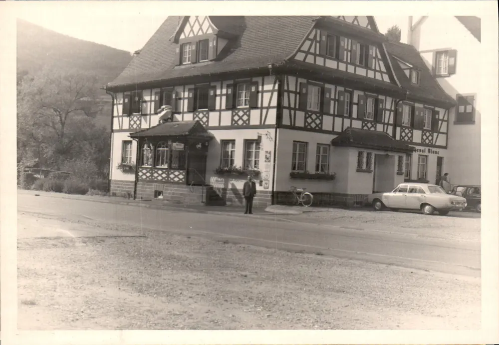 Niederstembach — Hotel du Cheval Blanc - Vorderseite