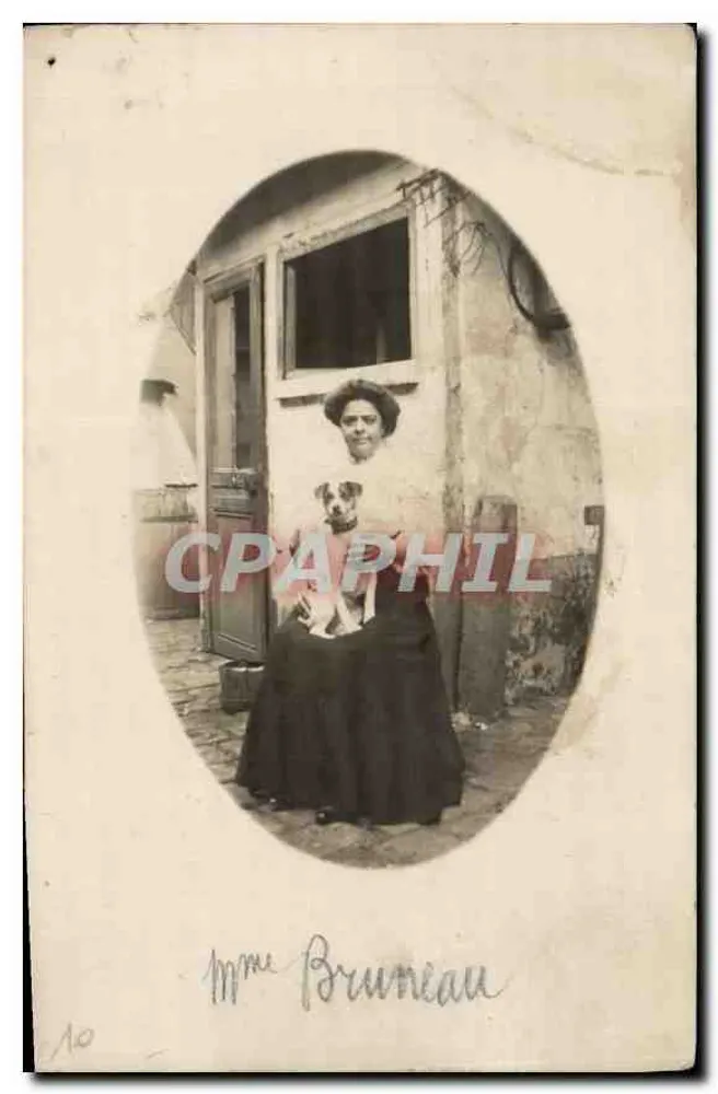 Mme Bruneau — mit Hund — anonyme Karteikarte - Vorderseite