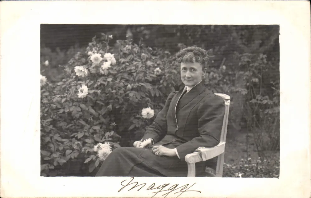 Maggie — Portrait im Garten — R. Gullieminot, B. marliat & Cie - Paris - Vorderseite