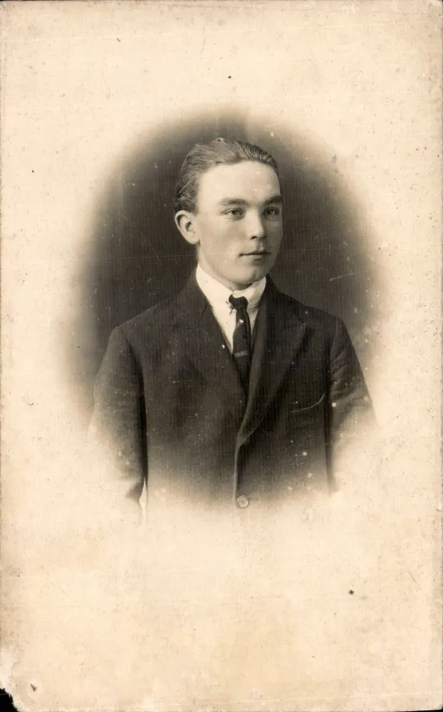 Retrato de um jovem — editor desconhecido, número de série não visível - Frente