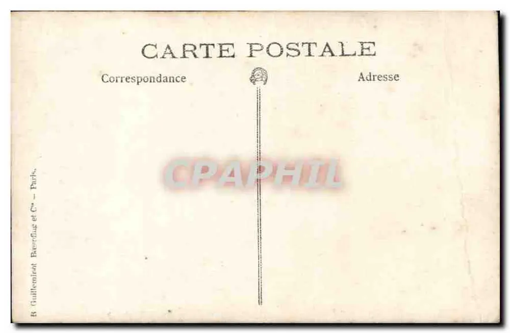 Mulher com casaco de pele e chapéu — em frente a um muro de tijolos — editor B. Guilleminot & Cie, Paris - Verso