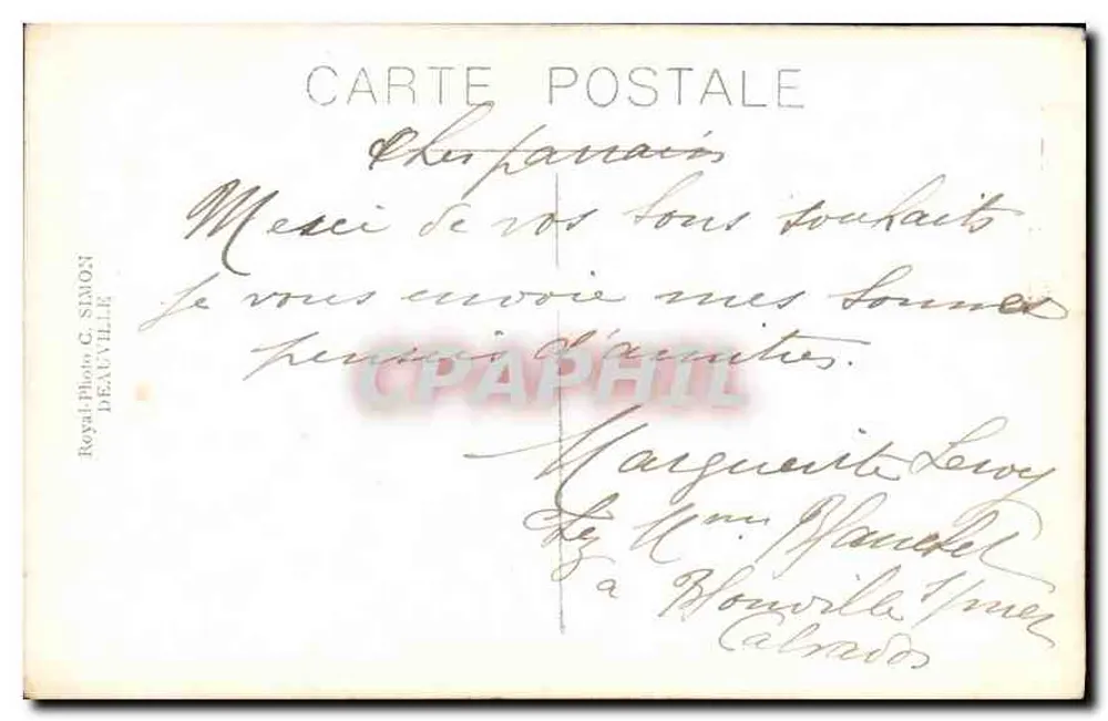 Mulher com casaco e chapéu — em frente à porta — Royal-Photo C. SIMON, Deauville - Verso