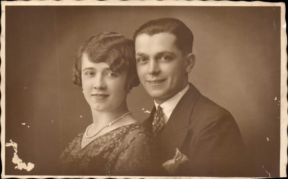 Portrait de couple — studio — éditeur STUDIO ERBIVICKI, 406, Place Kiliwa, Massaouira - Recto