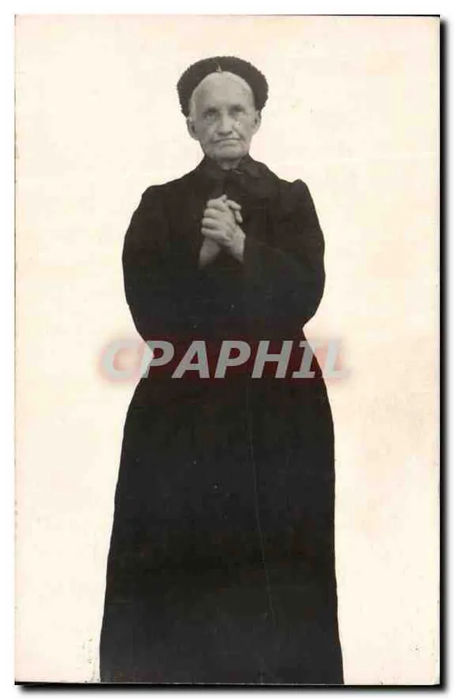 Sujeito desconhecido — religiosa em traje escuro — cartão postal sem editor ou número visível - Frente
