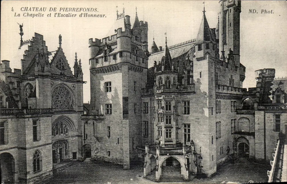 Schloss Pierrefonds — Die Kapelle und die Ehrenstiege — ND. Foto. - Vorderseite