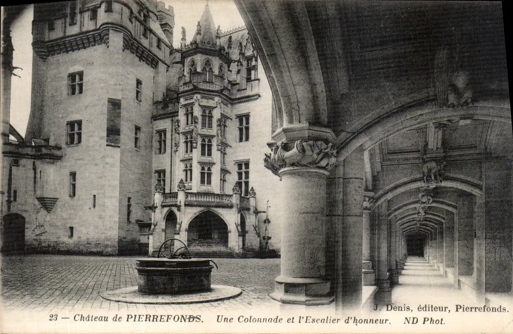 Schloss PIERREFONDS — Eine Säulenreihe und die Ehrenstiege — J. Denis, Verlag, Pierrefonds. ND Fot. - Vorderseite