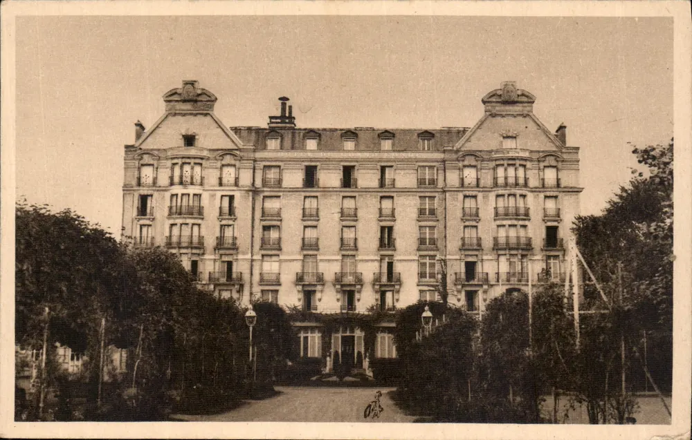 Hotel do Grande Condé — Chantilly — n° 107 - Frente