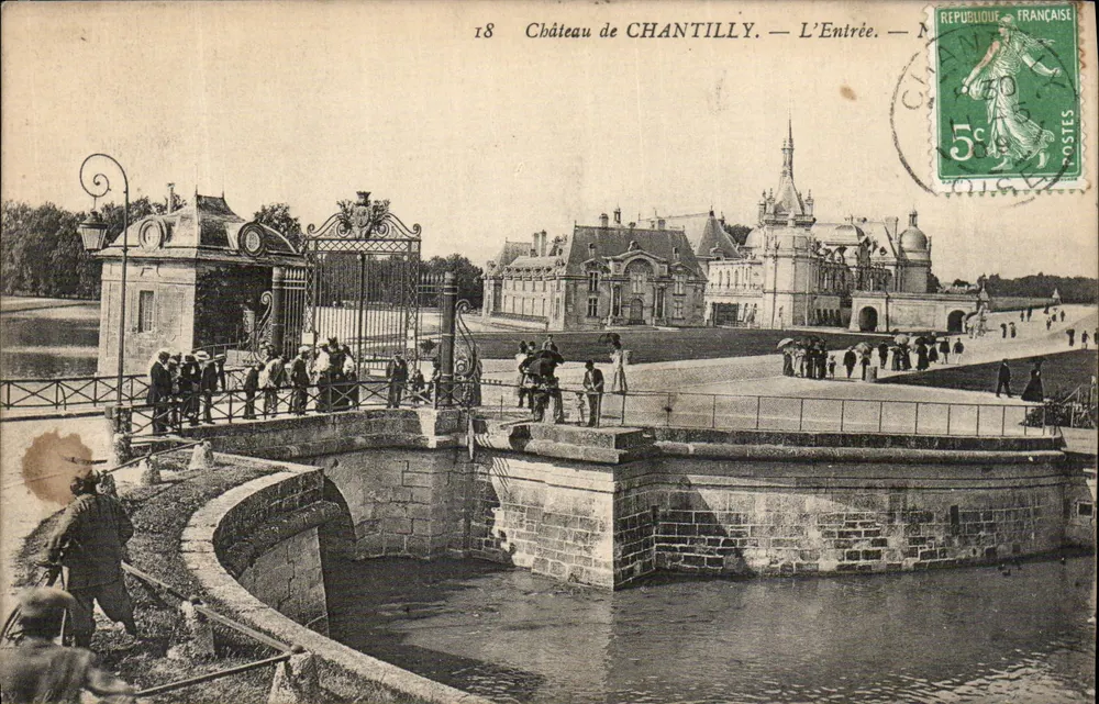 Castelo de Chantilly — A Entrada — N°18 - Frente