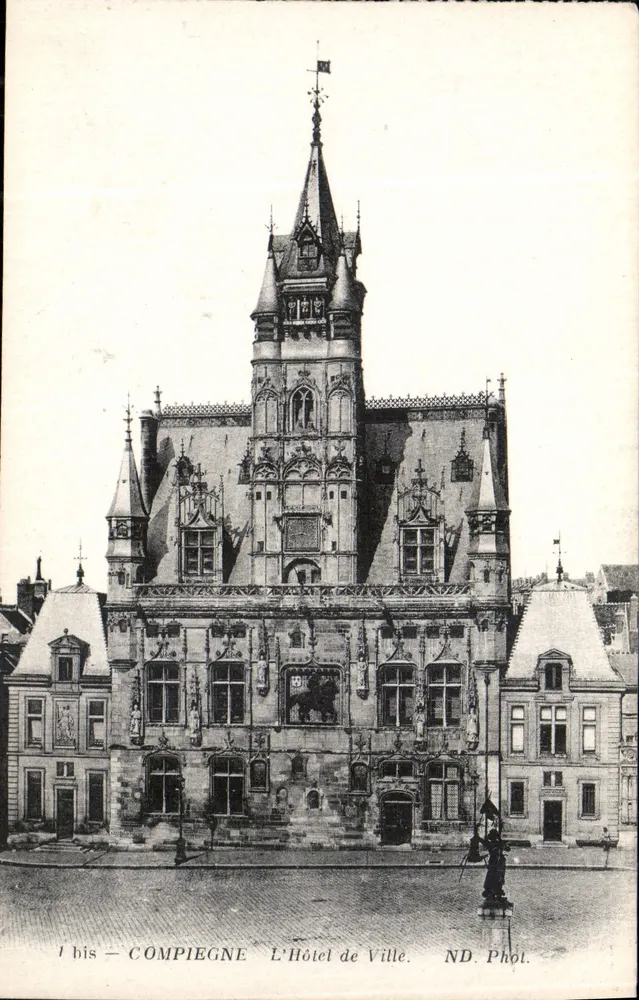 Compiegne — O Hotel de Ville — ND. Fotografia - Frente