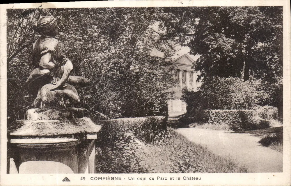 Compiègne - Um canto do Parque e o Castelo — Bilhete postal antigo n°49, editor A.P.H. - Frente