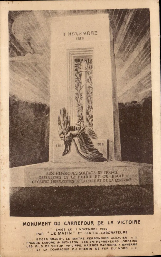 Monumento do Cruzeiro da Vitória — erguido em 11 de novembro de 1922 — por 'Le Matin' e seus colaboradores - Frente