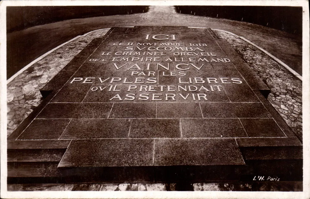 Denkmal für den Wald von Compiègne — Zentralstein — L'H. Paris - Vorderseite