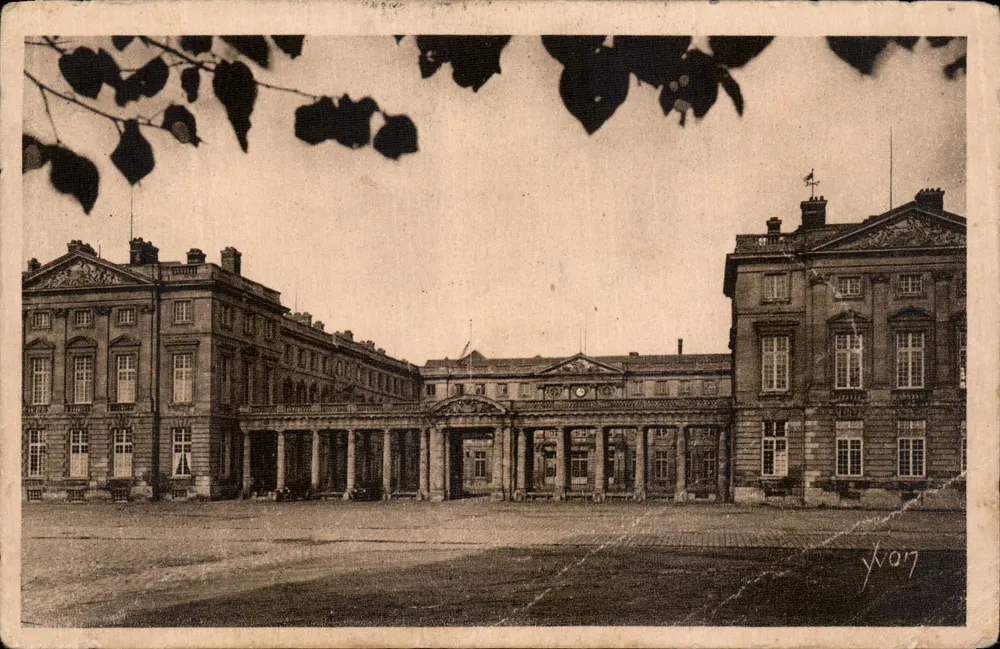 Schloss Compiègne — Fassade des Schlosses — Edition d'Art YVON, n° 1017 - Vorderseite