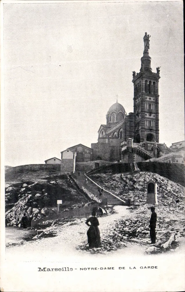 Marseille - Nossa Senhora da Guarda — vista da basílica e da estátua da Virgem - Frente