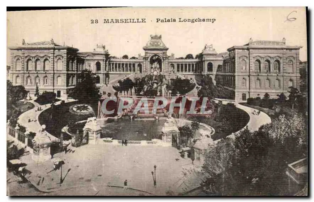 Marseille - Palácio Longchamp — vista do jardim com fonte - Frente