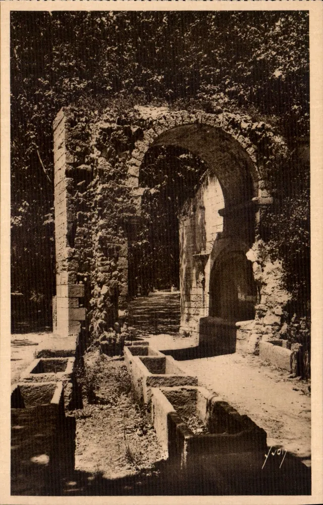 Les Aliiscamps — Arles (Bouches-du-Rhône) — Les Éditions d'Art Yvon, Paris - Frente
