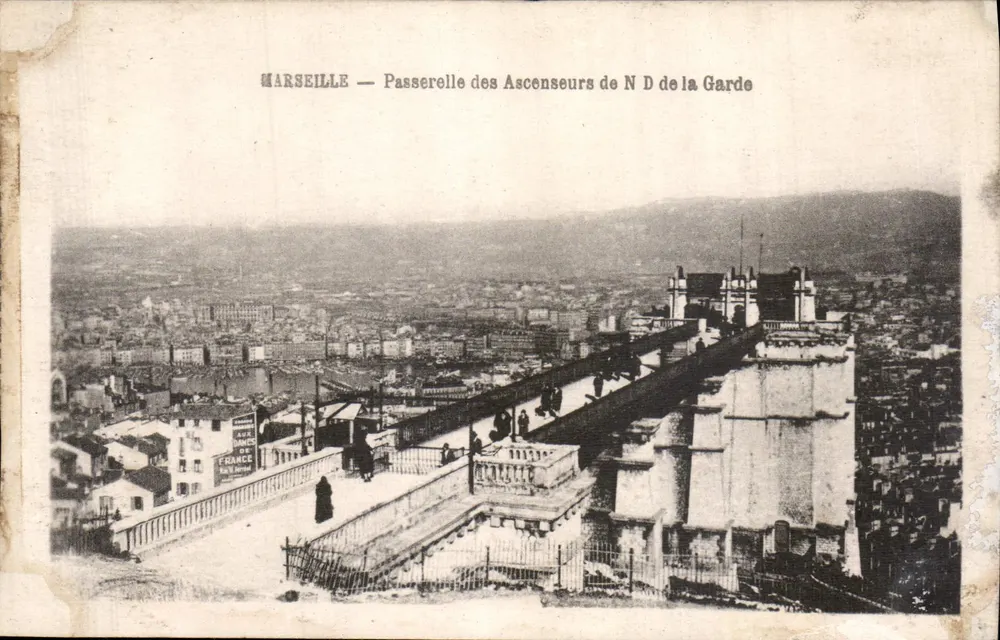 Marseille — Passerelle der Aufzüge von Notre-Dame de la Garde - Vorderseite
