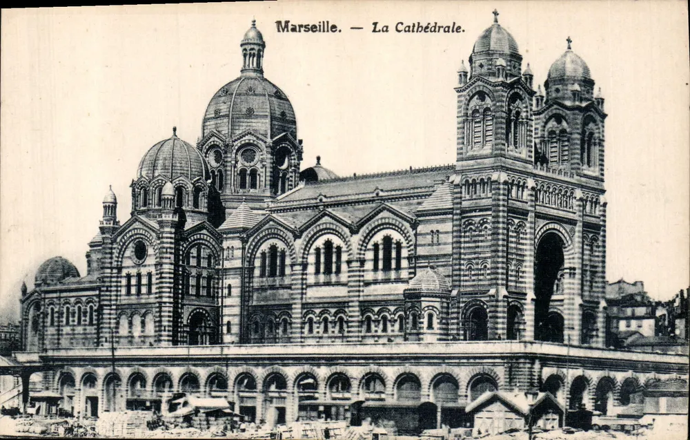 Marseille. — A Catedral. - Frente