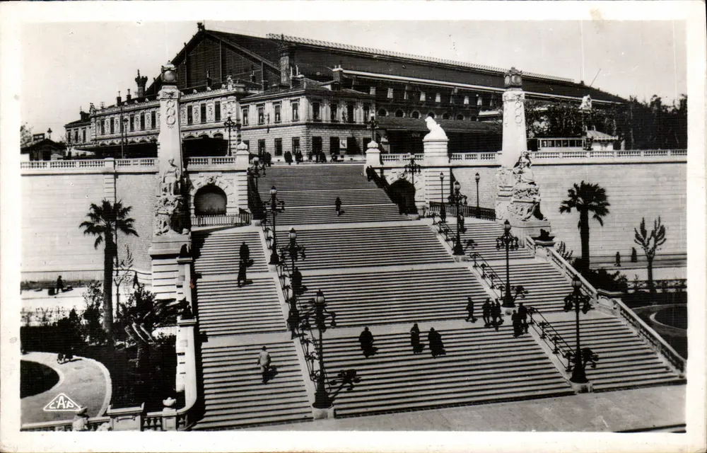 Die monumentale Treppe der Station — Marseille — Sénés et Arnal, Architekt - Vorderseite