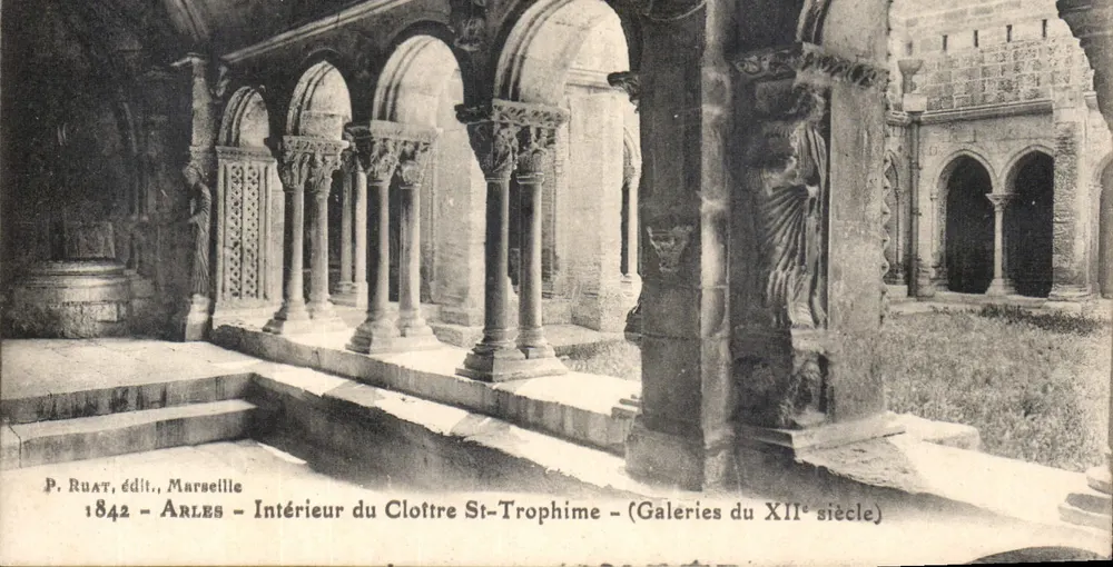Arles - Interior do Claustro de São Trofimé — Galerias do Século XII — P. Ruat, editor, Marselha - Frente