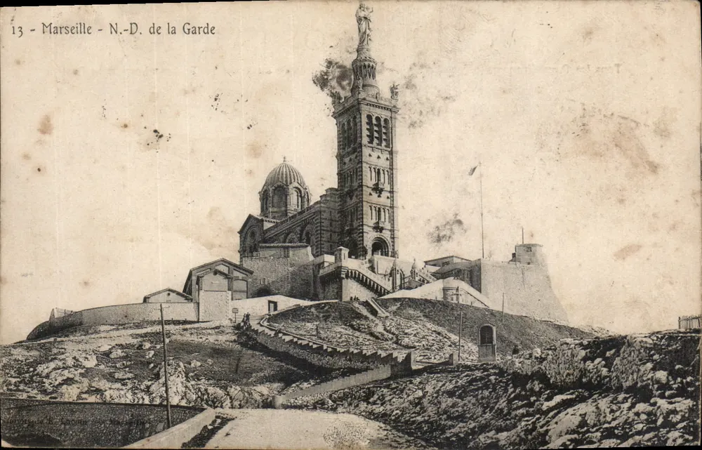 Marselha - N.-D. da Guarda — vista da basílica e da estátua - Frente