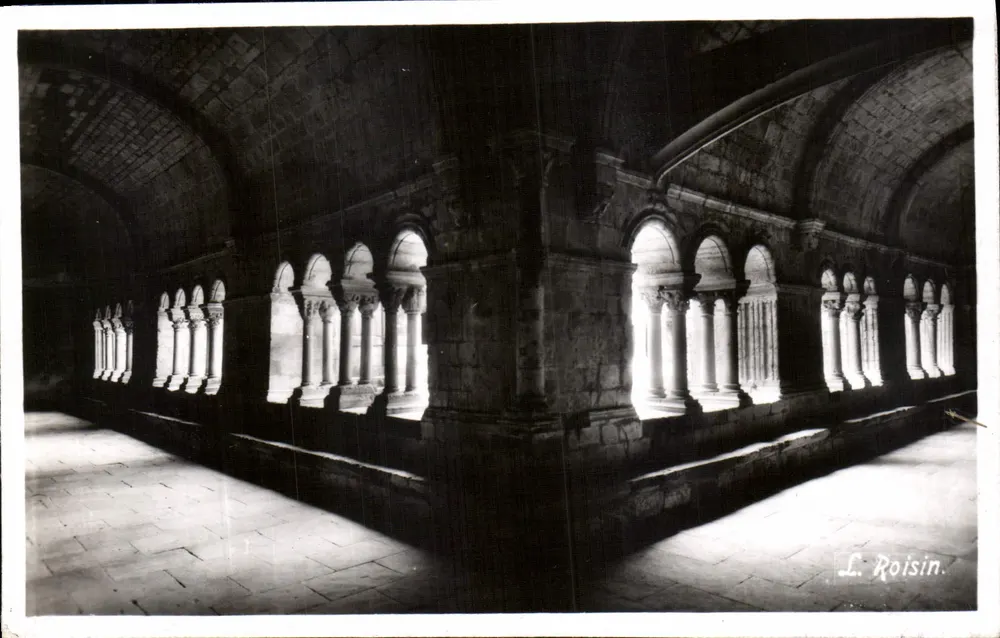 Arles - Abadia de Montmajour (século XII) - O Claustro — L. Roisin - Frente