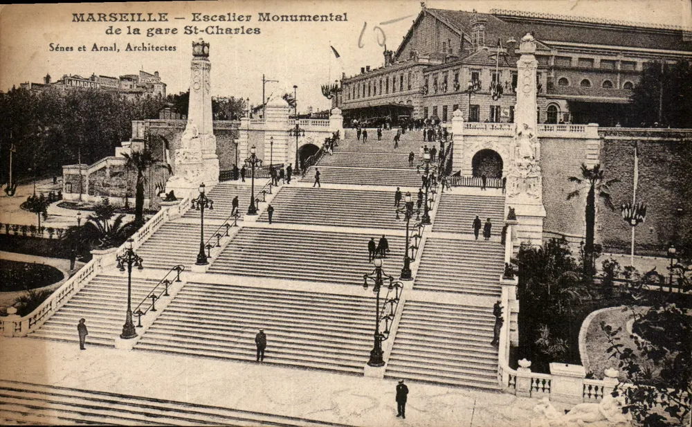 Marseille — Monumentale Treppe der Bahnhof Saint-Charles — Sénes et Arnal, Architekten - Vorderseite