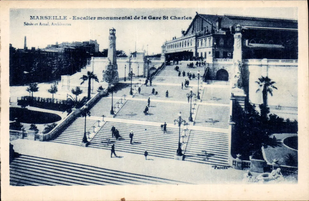 Marseille - Monumentaler Treppenaufgang der Bahnhof Saint-Charles — Sénés und Arnal, Architekten - Vorderseite