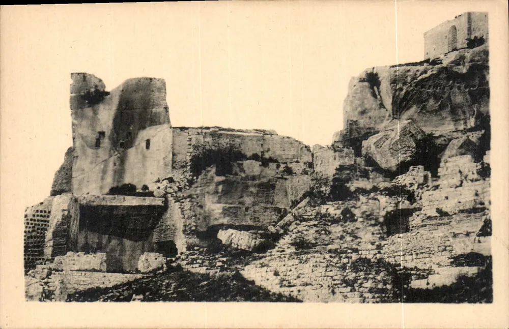 Les Baux — Columbarium cinéraire und die Turm Paravelle — 7. Jahrhundert - Vorderseite