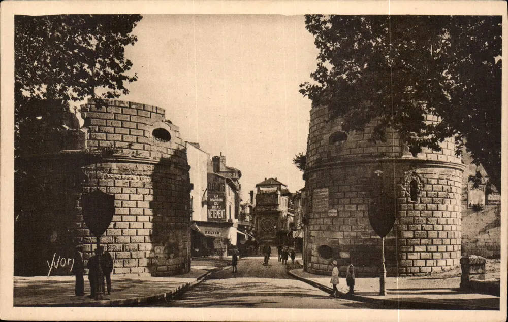 Arles — Tor der Kavallerie — Art Editions Yvon - Vorderseite
