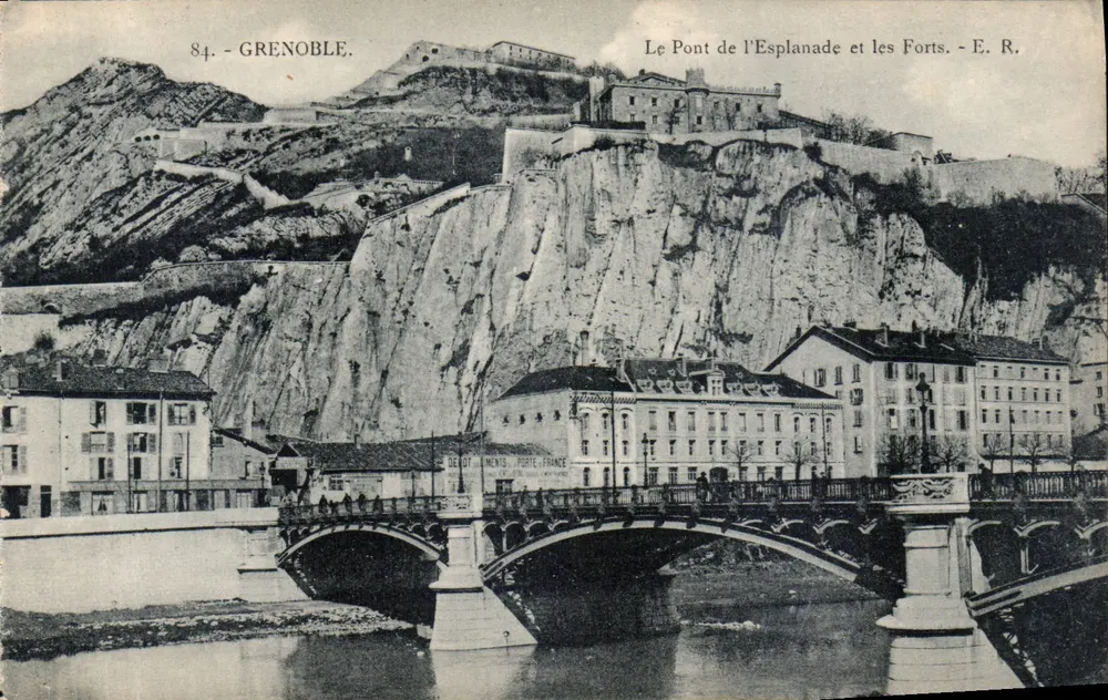 Grenoble — O Ponte da Esplanada e os Fortes — E. R. - Frente