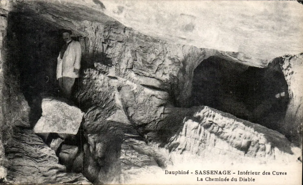 Dauphiné - Sassenage - Innenansicht der Tanks - Der Teufelsschlot - Vorderseite