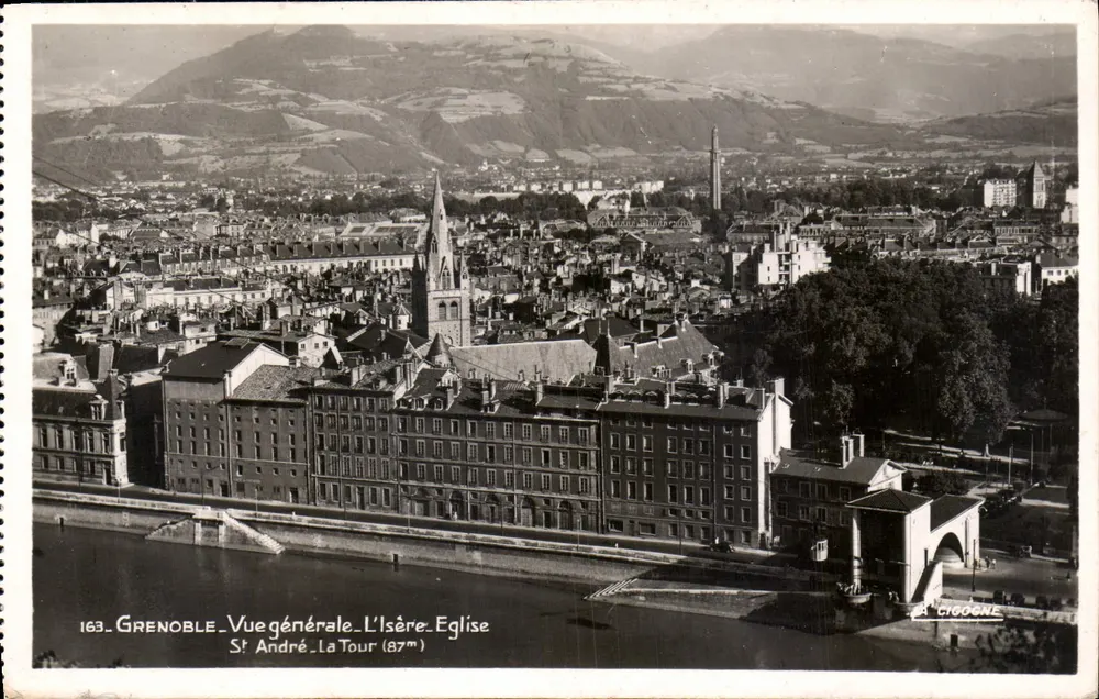 Grenoble — Allgemeiner Blick — L'Isère, Kirche Saint-André, Die Turm (87.) - Vorderseite