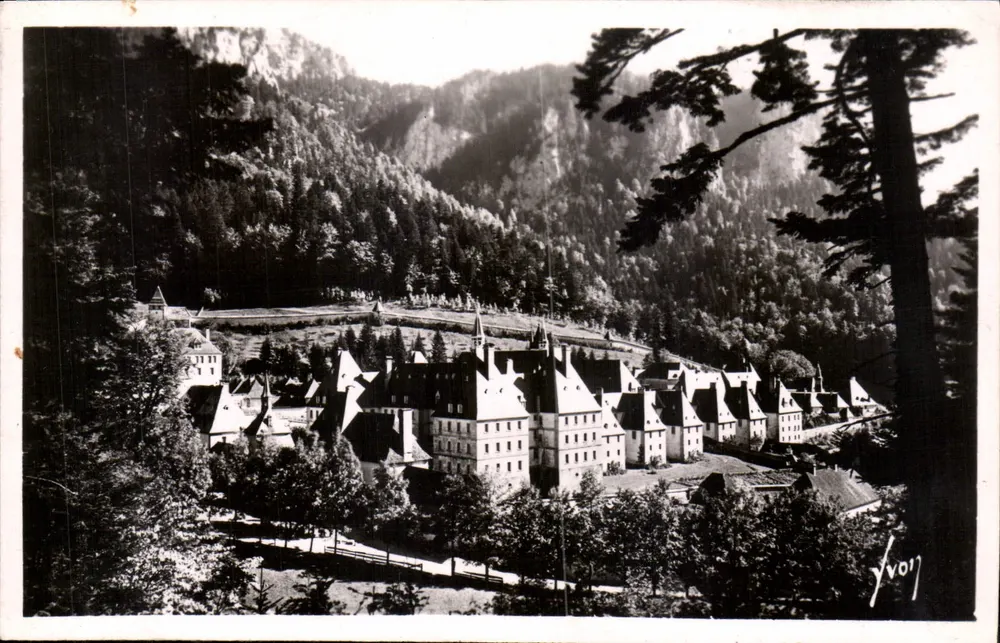 Grande Chartreuse — Arquitetura monástica dos séculos XI e XII — Éditions d'Art, Fabrication Française - Frente