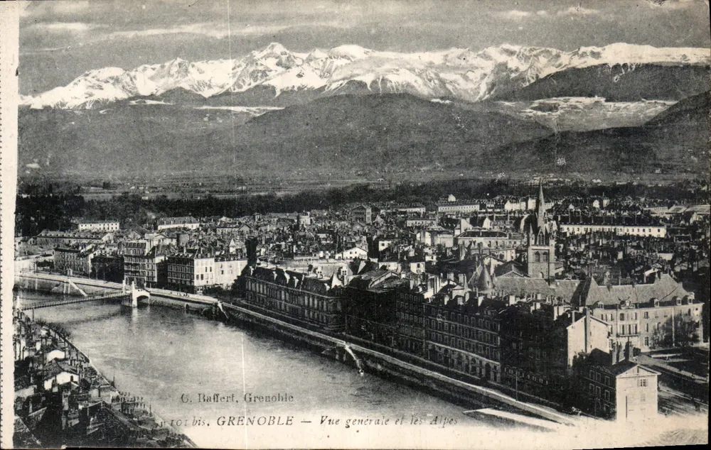 Grenoble — Vista geral e as Alpes — C. Baffert, Grenoble - Frente