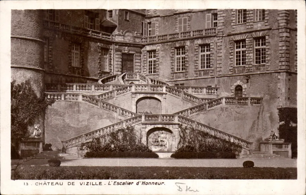 Castelo de Vizille — A Escada de Honra — Edição dos Monumentos Históricos - Frente